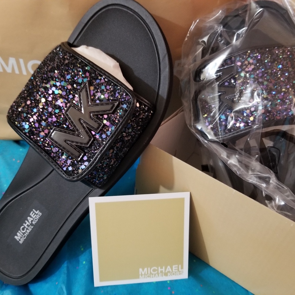 BRAND NEW !! AUTHENTIC MK SLIDE 💖💖